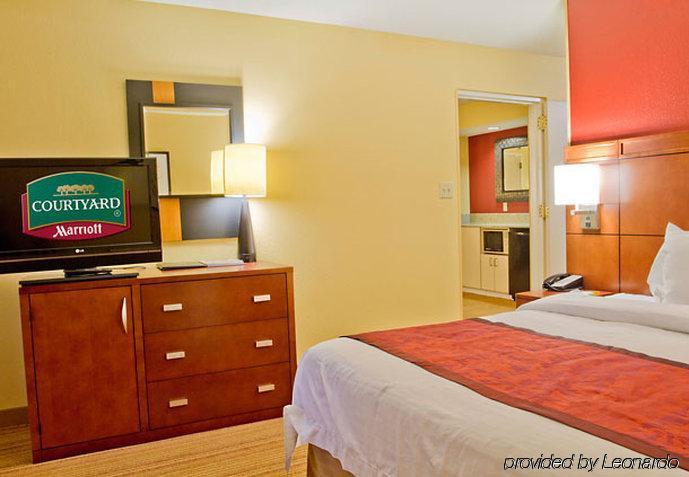 Courtyard Charlotte Airport North Otel Oda fotoğraf