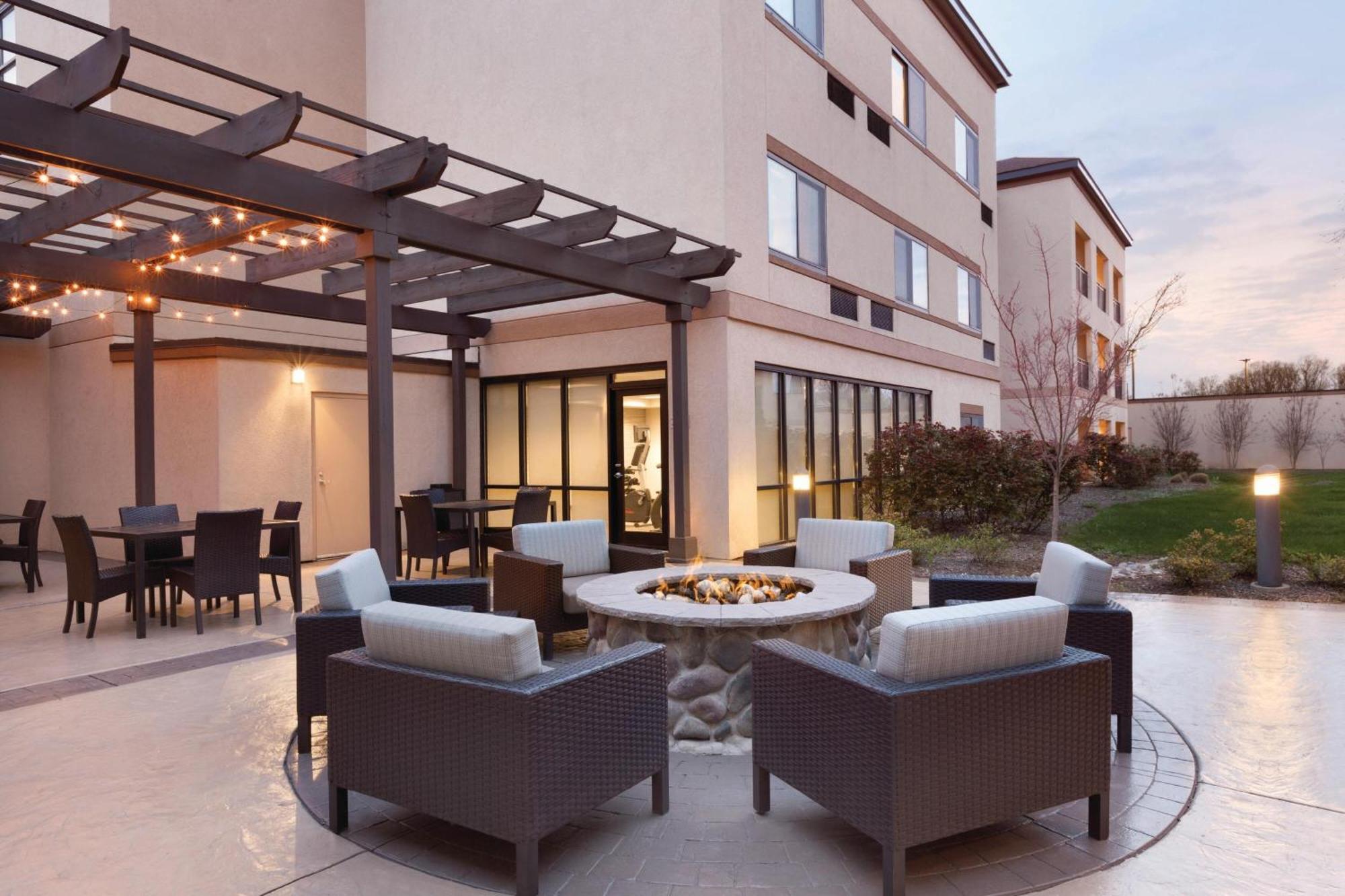 Courtyard Charlotte Airport North Otel Dış mekan fotoğraf